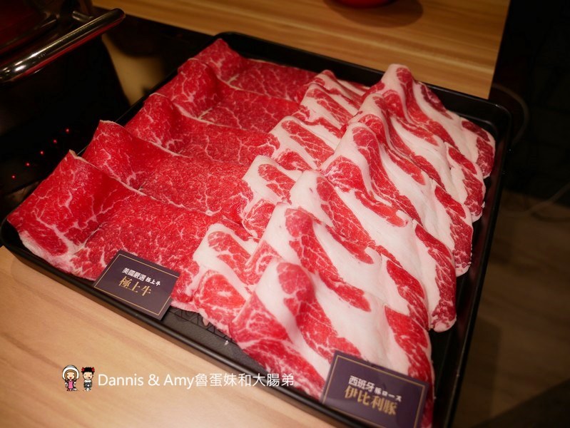 《新竹大遠百火鍋》大魔大滿足鍋物。全台最強肉品火鍋。霸氣A5日本和牛大魔神x波斯頓龍蝦深海蝦拼海鮮船︱開到凌晨的浮誇系鴛鴦火鍋餐廳 （影片）