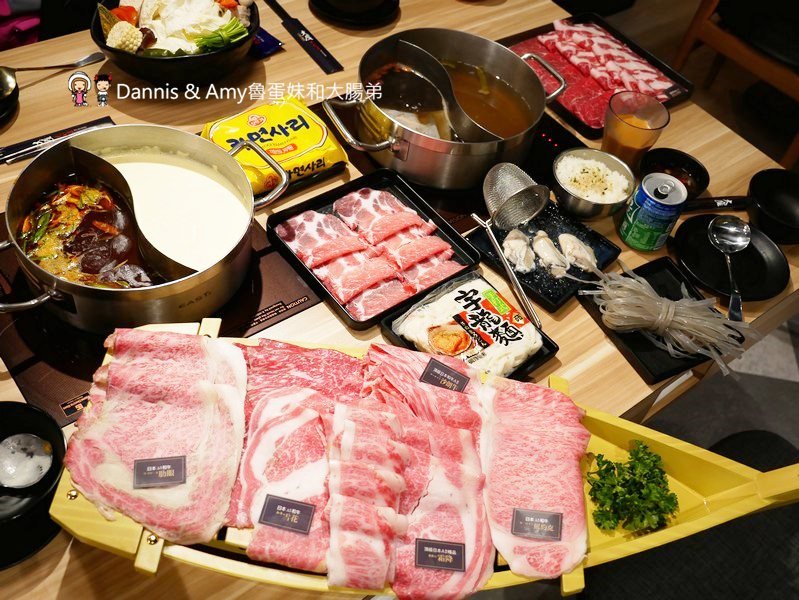《新竹大遠百火鍋》大魔大滿足鍋物。全台最強肉品火鍋。霸氣A5日本和牛大魔神x波斯頓龍蝦深海蝦拼海鮮船︱開到凌晨的浮誇系鴛鴦火鍋餐廳 （影片）