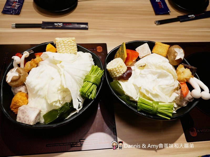 《新竹大遠百火鍋》大魔大滿足鍋物。全台最強肉品火鍋。霸氣A5日本和牛大魔神x波斯頓龍蝦深海蝦拼海鮮船︱開到凌晨的浮誇系鴛鴦火鍋餐廳 （影片）