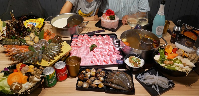 《新竹父親節餐廳推薦》預訂父親節套餐首選-大魔大滿足鍋物大遠百店。陪老公老爸吃頂級夢幻逸品日本A5和牛海鮮火鍋。最新優惠分享使用振興券可享加碼優惠︱（影片）