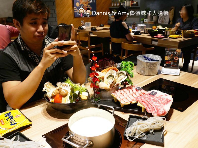 《新竹好吃火鍋推薦》大魔大滿足鍋物大遠百店。各國頂級和牛肉品海鮮吃好吃滿。辦大魔卡送海鮮船。光棍節最新消費優惠分享︱(影片) 《新竹好吃火鍋推薦》大魔大滿足鍋物大遠百店。各國頂級和牛肉品海鮮吃好吃滿。辦大魔卡送海鮮船。光棍節最新消費優惠分享︱(影片)