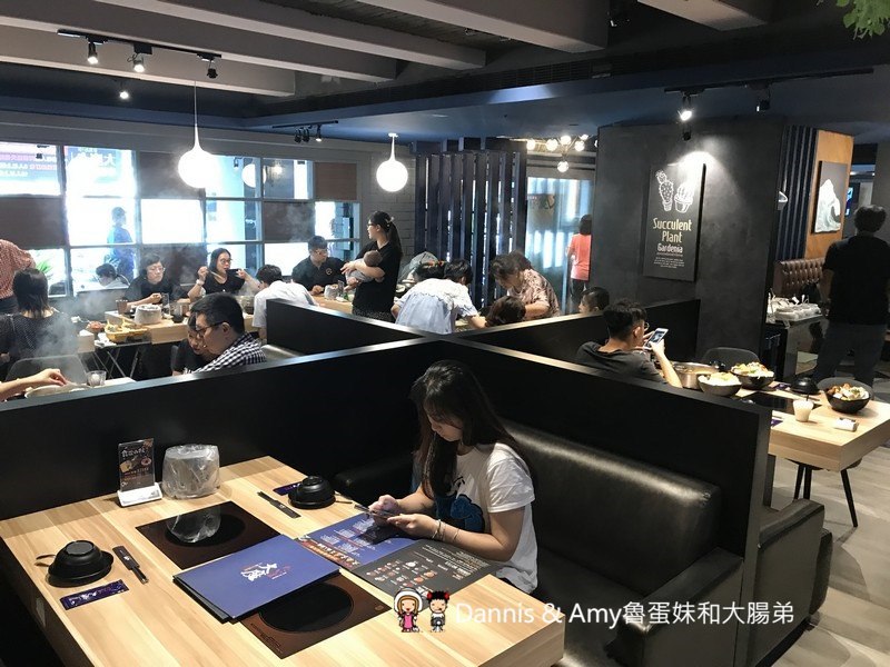 《新竹好吃火鍋推薦》大魔大滿足鍋物大遠百店。各國頂級和牛肉品海鮮吃好吃滿。辦大魔卡送海鮮船。光棍節最新消費優惠分享︱(影片) 《新竹好吃火鍋推薦》大魔大滿足鍋物大遠百店。各國頂級和牛肉品海鮮吃好吃滿。辦大魔卡送海鮮船。光棍節最新消費優惠分享︱(影片)