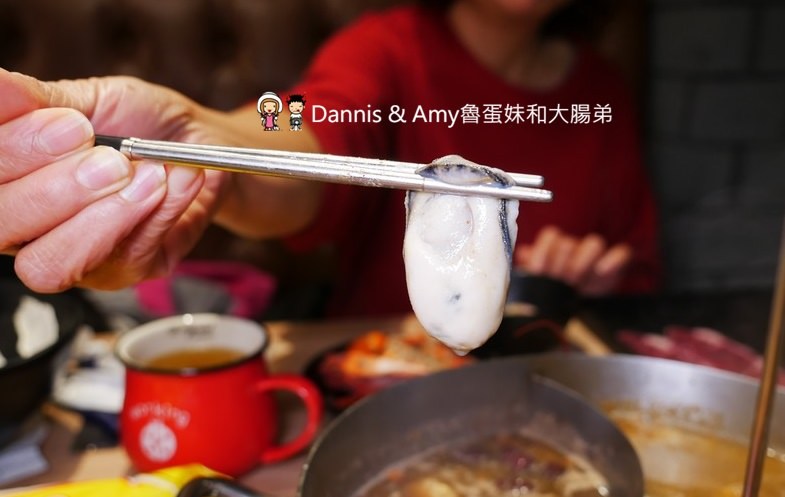 《新竹大遠百火鍋》大魔大滿足鍋物。全台最強肉品火鍋。霸氣A5日本和牛大魔神x波斯頓龍蝦深海蝦拼海鮮船︱開到凌晨的浮誇系鴛鴦火鍋餐廳 （影片）