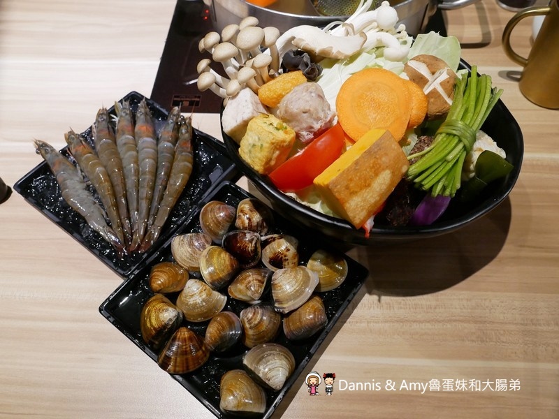 《新竹父親節餐廳推薦》預訂父親節套餐首選-大魔大滿足鍋物大遠百店。陪老公老爸吃頂級夢幻逸品日本A5和牛海鮮火鍋。最新優惠分享使用振興券可享加碼優惠︱（影片）