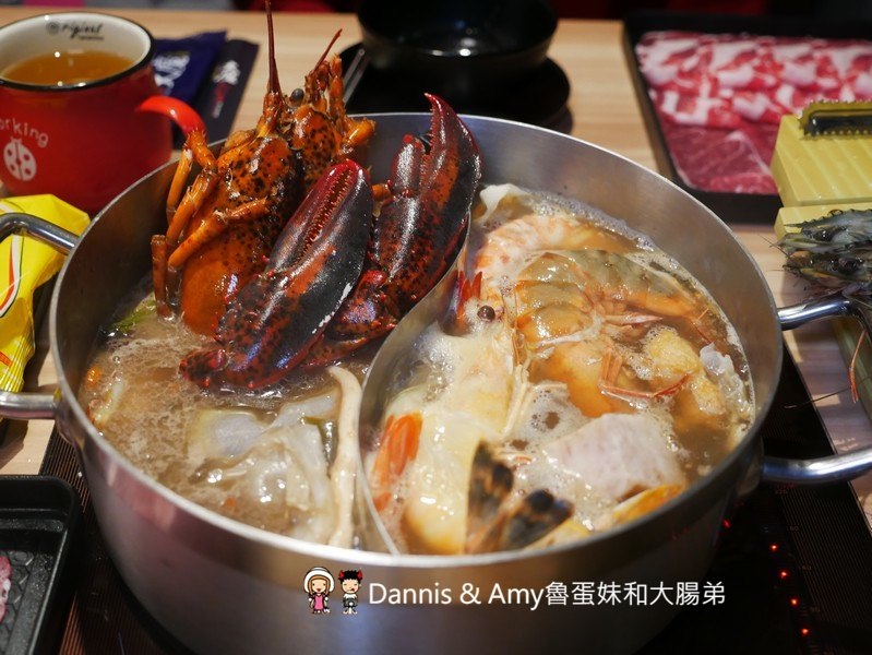 《新竹大遠百火鍋》大魔大滿足鍋物。全台最強肉品火鍋。霸氣A5日本和牛大魔神x波斯頓龍蝦深海蝦拼海鮮船︱開到凌晨的浮誇系鴛鴦火鍋餐廳 （影片）