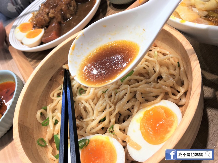 辣呼呼,大師兄,Lahuhu,我不是他媽媽,黯然銷魂,秘製咖哩飯,麻辣鴨血,麻辣豆腐,台北排隊名店,必訪美食,街拍美食,上班這黨事推薦,IG 