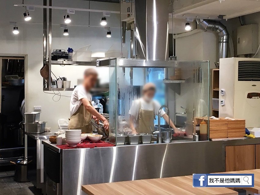 辣呼呼,大師兄,Lahuhu,我不是他媽媽,打卡名店,舒子晨推薦,黑人推薦,宵夜,銷魂辣油,麻辣,清燉,免費加湯,麻辣控,merk大叔推薦 