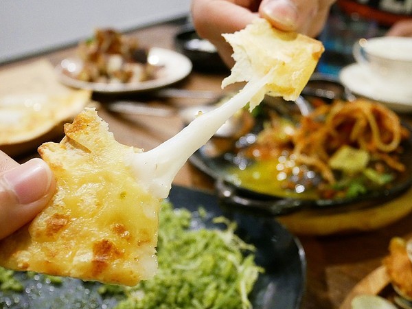 YATS台中 葉子洋食 品記宵夜:YATS台中 葉子洋食 品記宵夜-台中東區複合式餐廳 葉子大變身 一間店可以享用兩類餐點 來這邊從早吃到晚也不無聊