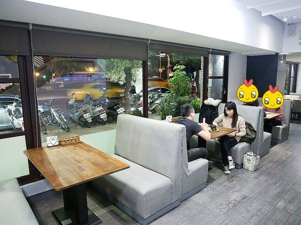 YATS台中 葉子洋食 品記宵夜:YATS台中 葉子洋食 品記宵夜-台中東區複合式餐廳 葉子大變身 一間店可以享用兩類餐點 來這邊從早吃到晚也不無聊