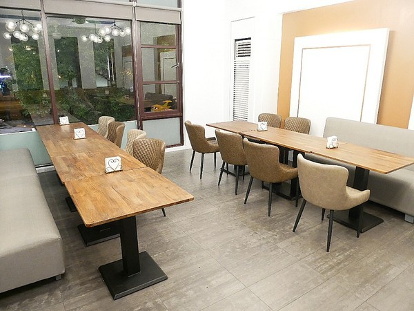 YATS台中 葉子洋食 品記宵夜:YATS台中 葉子洋食 品記宵夜-台中東區複合式餐廳 葉子大變身 一間店可以享用兩類餐點 來這邊從早吃到晚也不無聊