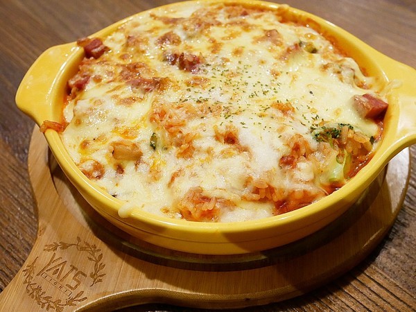 YATS台中 葉子洋食 品記宵夜:YATS台中 葉子洋食 品記宵夜-台中東區複合式餐廳 葉子大變身 一間店可以享用兩類餐點 來這邊從早吃到晚也不無聊