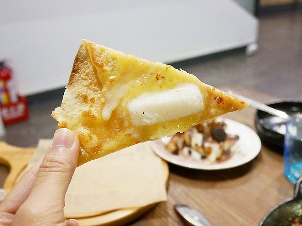 YATS台中 葉子洋食 品記宵夜:YATS台中 葉子洋食 品記宵夜-台中東區複合式餐廳 葉子大變身 一間店可以享用兩類餐點 來這邊從早吃到晚也不無聊