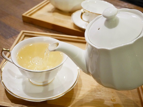 YATS台中 葉子洋食 品記宵夜:YATS台中 葉子洋食 品記宵夜-台中東區複合式餐廳 葉子大變身 一間店可以享用兩類餐點 來這邊從早吃到晚也不無聊