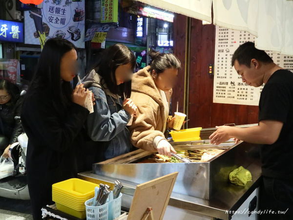 炭燒烤(逢甲店):台中美食│炭燒烤逢甲店〃逢甲必吃烤肉!價格親民,烤功了得,讓人一吃成主顧的炭燒烤~