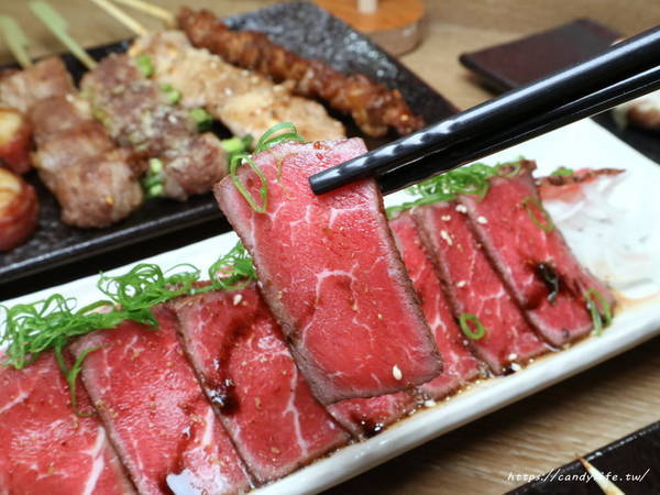 炭燒烤(逢甲店):台中美食│炭燒烤逢甲店〃逢甲必吃烤肉!價格親民,烤功了得,讓人一吃成主顧的炭燒烤~