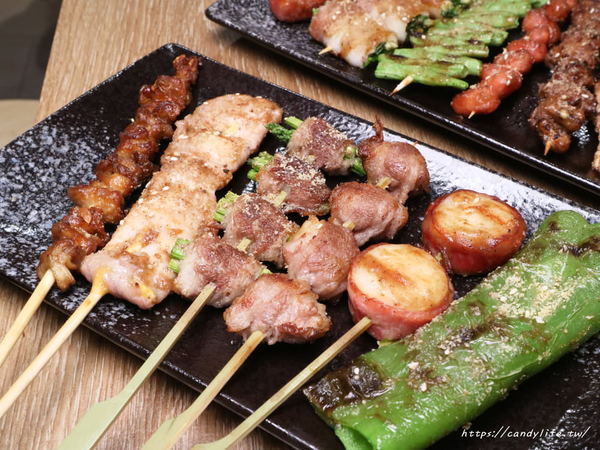 炭燒烤(逢甲店):台中美食│炭燒烤逢甲店〃逢甲必吃烤肉!價格親民,烤功了得,讓人一吃成主顧的炭燒烤~