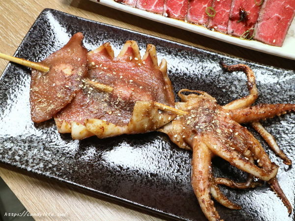 炭燒烤(逢甲店):台中美食│炭燒烤逢甲店〃逢甲必吃烤肉!價格親民,烤功了得,讓人一吃成主顧的炭燒烤~