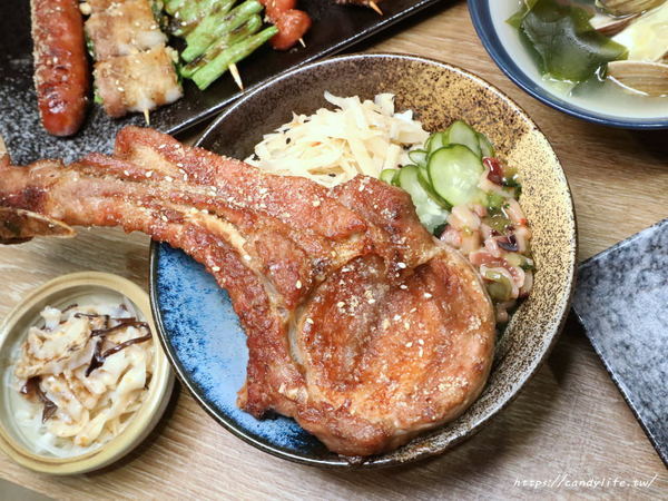 炭燒烤(逢甲店):台中美食│炭燒烤逢甲店〃逢甲必吃烤肉!價格親民,烤功了得,讓人一吃成主顧的炭燒烤~