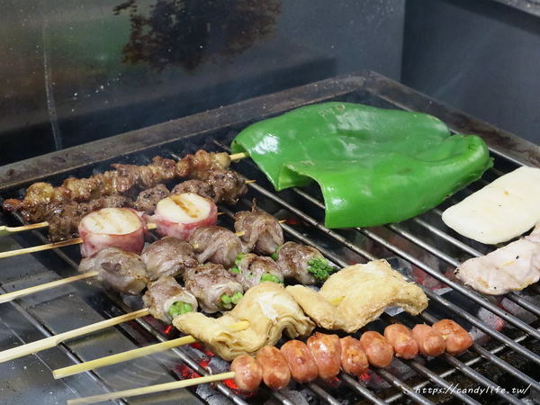 炭燒烤(逢甲店):台中美食│炭燒烤逢甲店〃逢甲必吃烤肉!價格親民,烤功了得,讓人一吃成主顧的炭燒烤~