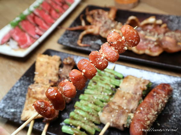 炭燒烤(逢甲店):台中美食│炭燒烤逢甲店〃逢甲必吃烤肉!價格親民,烤功了得,讓人一吃成主顧的炭燒烤~