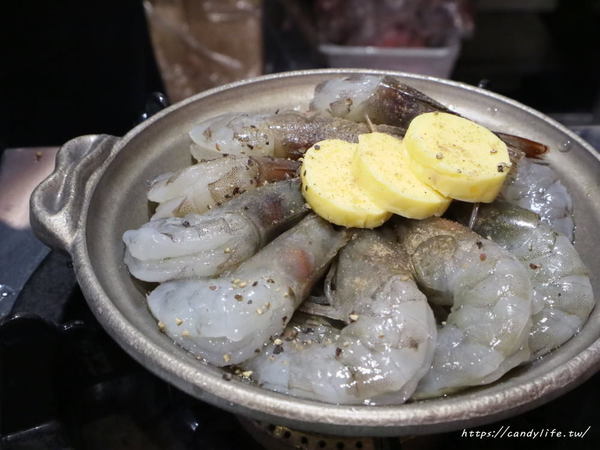 炭燒烤(逢甲店):台中美食│炭燒烤逢甲店〃逢甲必吃烤肉!價格親民,烤功了得,讓人一吃成主顧的炭燒烤~