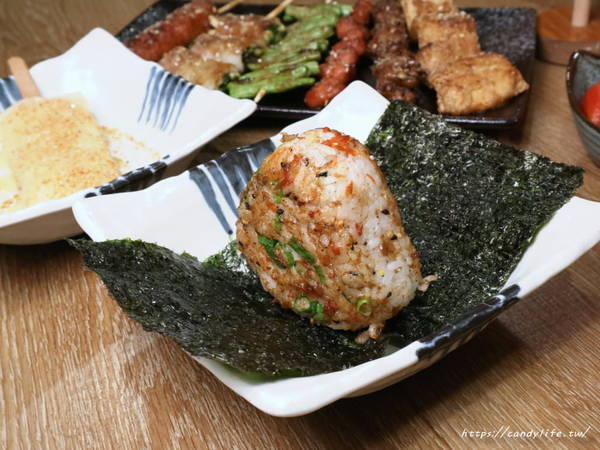 炭燒烤(逢甲店):台中美食│炭燒烤逢甲店〃逢甲必吃烤肉!價格親民,烤功了得,讓人一吃成主顧的炭燒烤~