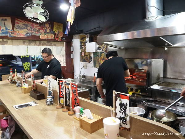 炭燒烤(逢甲店):台中美食│炭燒烤逢甲店〃逢甲必吃烤肉!價格親民,烤功了得,讓人一吃成主顧的炭燒烤~