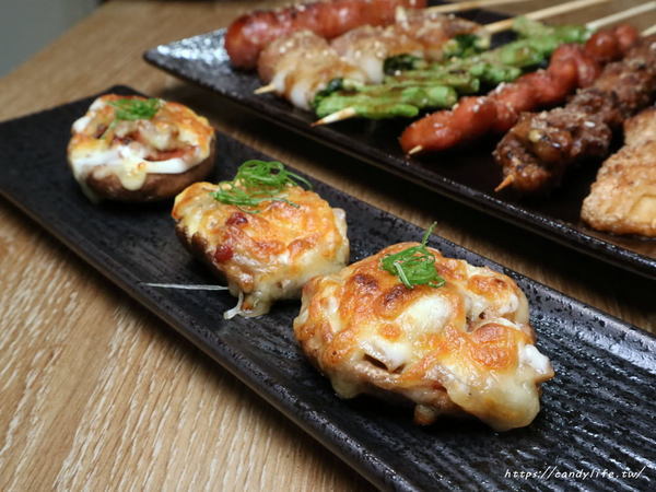 炭燒烤(逢甲店):台中美食│炭燒烤逢甲店〃逢甲必吃烤肉!價格親民,烤功了得,讓人一吃成主顧的炭燒烤~