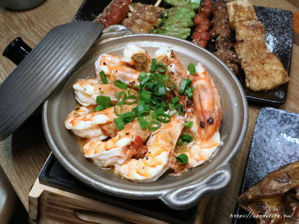 炭燒烤(逢甲店):台中美食│炭燒烤逢甲店〃逢甲必吃烤肉!價格親民,烤功了得,讓人一吃成主顧的炭燒烤~