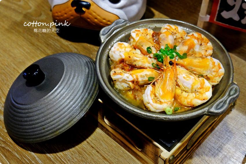 逢甲夜市隱藏版居酒屋-炭燒烤不只串燒好吃，牛排丼肉多到看不到飯了啦！