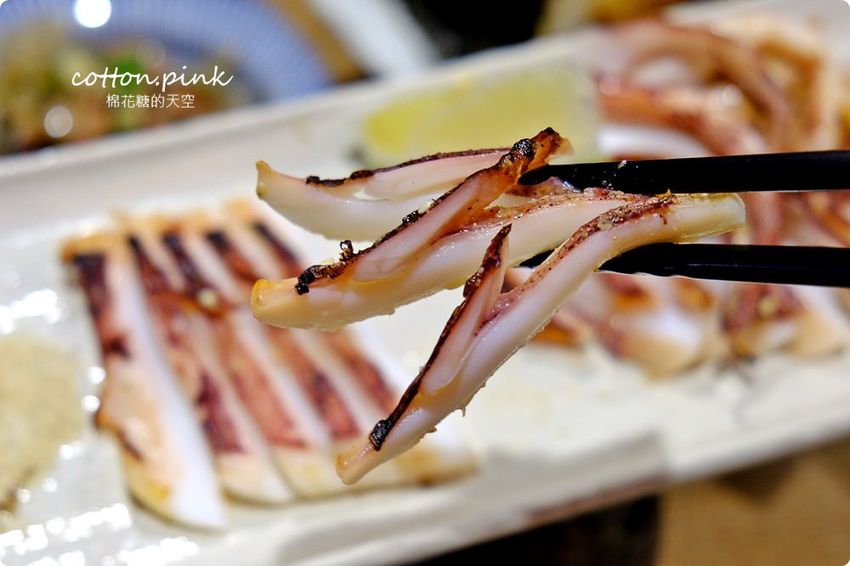 逢甲夜市隱藏版居酒屋-炭燒烤不只串燒好吃，牛排丼肉多到看不到飯了啦！