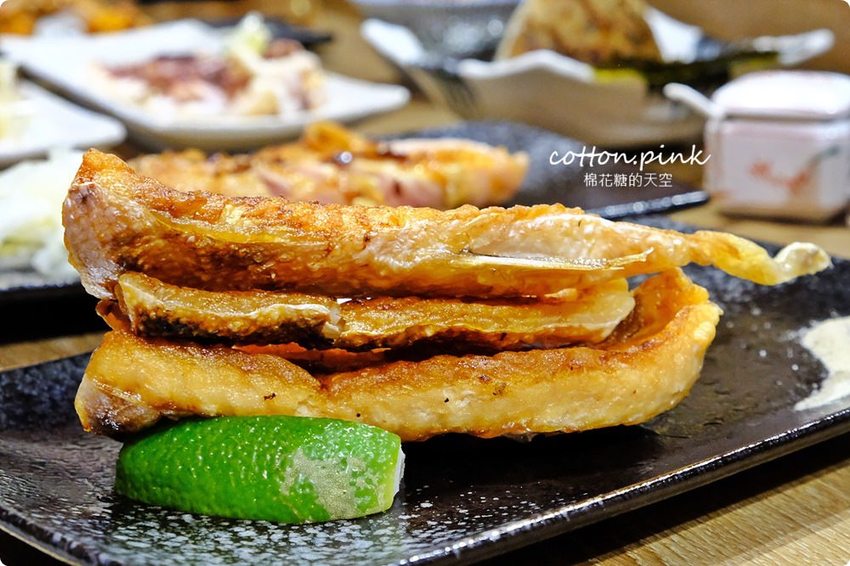 逢甲夜市隱藏版居酒屋-炭燒烤不只串燒好吃，牛排丼肉多到看不到飯了啦！