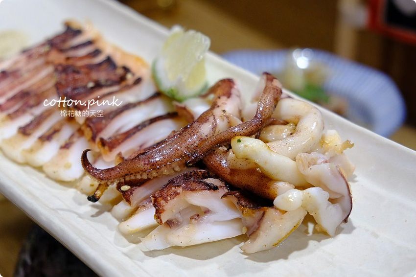 逢甲夜市隱藏版居酒屋-炭燒烤不只串燒好吃，牛排丼肉多到看不到飯了啦！