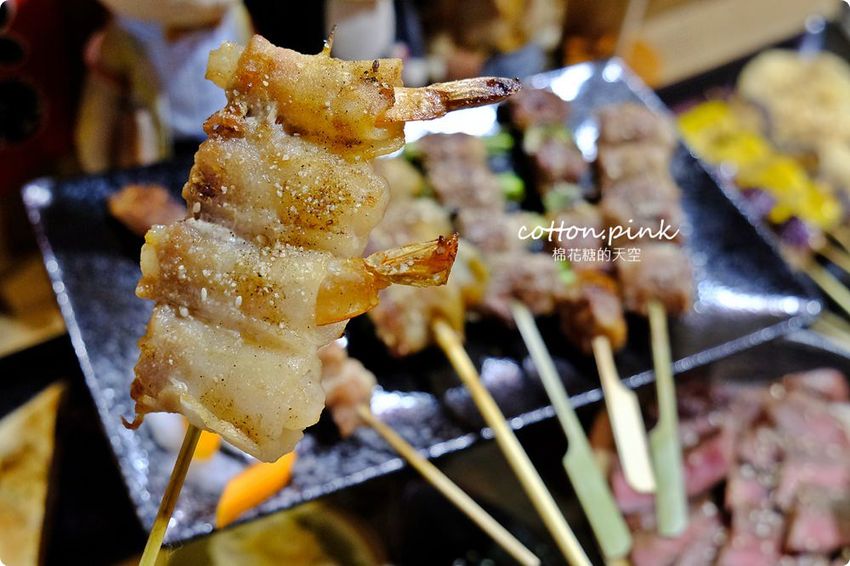 逢甲夜市隱藏版居酒屋-炭燒烤不只串燒好吃，牛排丼肉多到看不到飯了啦！