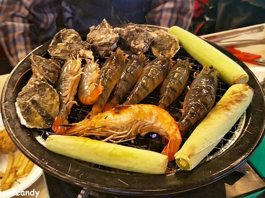 台中美食_泰夯蝦-正宗曼谷流水蝦│隱藏在龍富夜市的泰國蝦吃到飽！滿滿蝦子吃到過癮~ - 愛伊特candy的分享樂園
