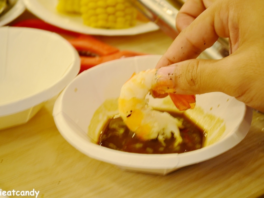 台中美食_泰夯蝦-正宗曼谷流水蝦│隱藏在龍富夜市的泰國蝦吃到飽！滿滿蝦子吃到過癮~ - 愛伊特candy的分享樂園