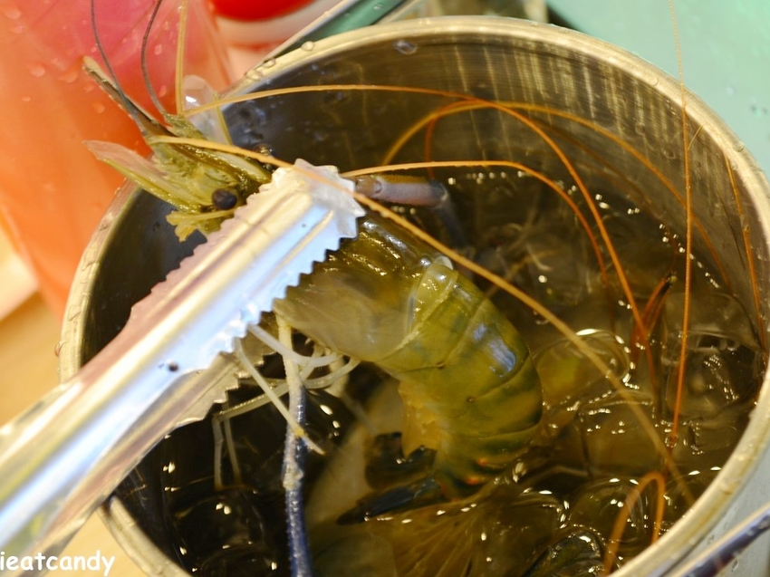 台中美食_泰夯蝦-正宗曼谷流水蝦│隱藏在龍富夜市的泰國蝦吃到飽！滿滿蝦子吃到過癮~ - 愛伊特candy的分享樂園