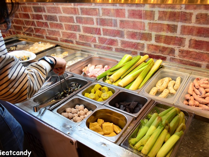 台中美食_泰夯蝦-正宗曼谷流水蝦│隱藏在龍富夜市的泰國蝦吃到飽！滿滿蝦子吃到過癮~ - 愛伊特candy的分享樂園