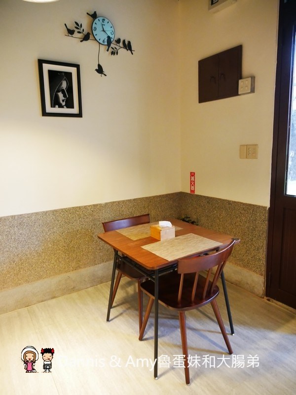 《新竹隱藏版庭園餐廳》聖母園義式餐坊x九零二小舖。隱身光復路巷弄的私密景點新竹美食。親子友善遊戲空間︱(影片)