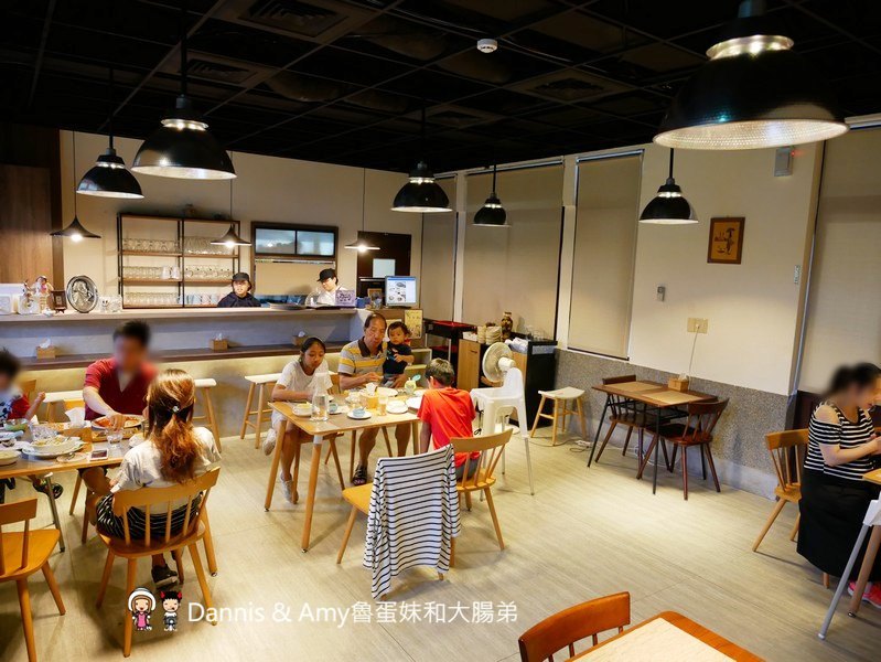 《新竹隱藏版庭園餐廳》聖母園義式餐坊x九零二小舖。隱身光復路巷弄的私密景點新竹美食。親子友善遊戲空間︱(影片)