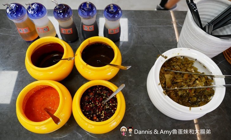 《新竹竹北美食》家禾手作麵食館-縣政店。手作麵食水餃牛肉麵。紅油抄手。芋香油飯選擇豐富多樣化。免費停車場︱(影片) 《新竹竹北美食》家禾手作麵食館-縣政店。手作麵食水餃牛肉麵。紅油抄手。芋香油飯選擇豐富多樣化。免費停車場︱(影片)