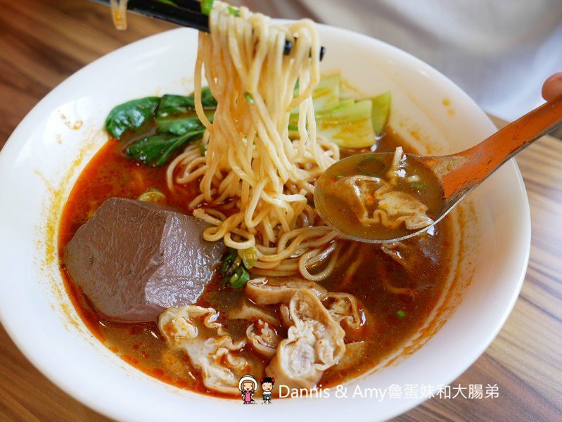 《新竹竹北美食》家禾手作麵食館-縣政店。手作麵食水餃牛肉麵。紅油抄手。芋香油飯選擇豐富多樣化。免費停車場︱(影片) 《新竹竹北美食》家禾手作麵食館-縣政店。手作麵食水餃牛肉麵。紅油抄手。芋香油飯選擇豐富多樣化。免費停車場︱(影片)