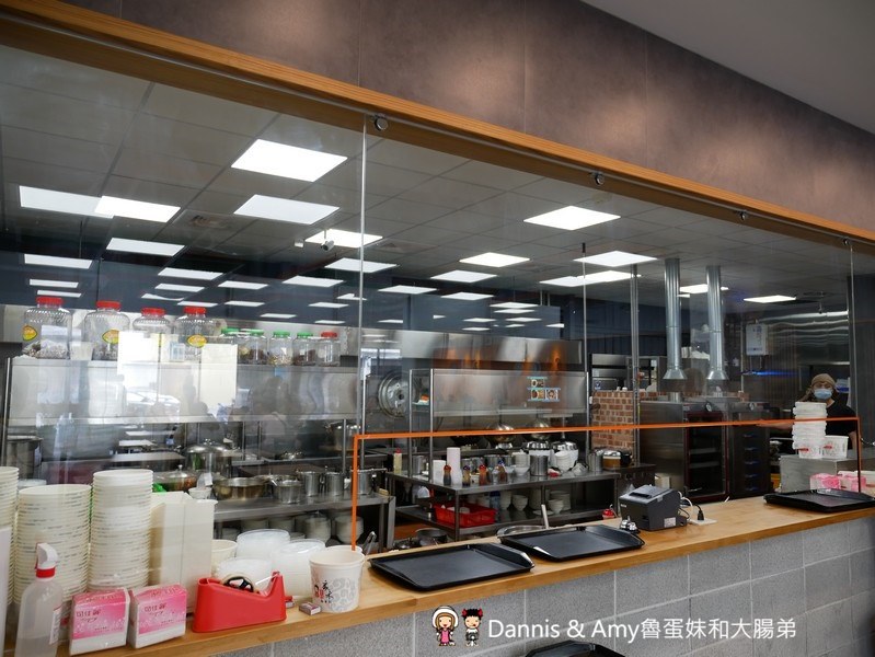 《新竹竹北美食》家禾手作麵食館-縣政店。手作麵食水餃牛肉麵。紅油抄手。芋香油飯選擇豐富多樣化。免費停車場︱(影片) 《新竹竹北美食》家禾手作麵食館-縣政店。手作麵食水餃牛肉麵。紅油抄手。芋香油飯選擇豐富多樣化。免費停車場︱(影片)