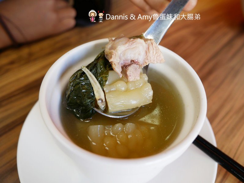 《新竹竹北美食》家禾手作麵食館-縣政店。手作麵食水餃牛肉麵。紅油抄手。芋香油飯選擇豐富多樣化。免費停車場︱(影片) 《新竹竹北美食》家禾手作麵食館-縣政店。手作麵食水餃牛肉麵。紅油抄手。芋香油飯選擇豐富多樣化。免費停車場︱(影片)