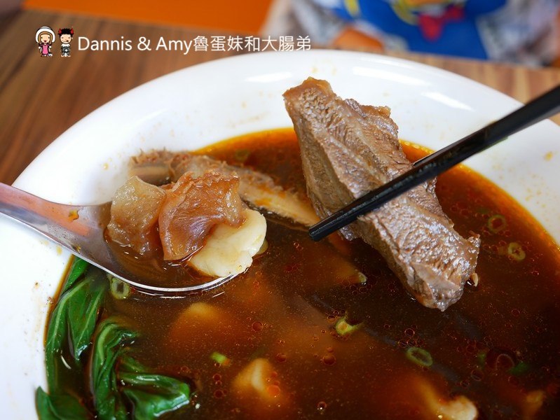 《新竹竹北美食》家禾手作麵食館-縣政店。手作麵食水餃牛肉麵。紅油抄手。芋香油飯選擇豐富多樣化。免費停車場︱(影片) 《新竹竹北美食》家禾手作麵食館-縣政店。手作麵食水餃牛肉麵。紅油抄手。芋香油飯選擇豐富多樣化。免費停車場︱(影片)