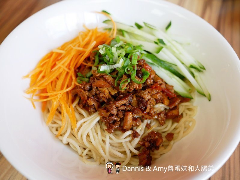 《新竹竹北美食》家禾手作麵食館-縣政店。手作麵食水餃牛肉麵。紅油抄手。芋香油飯選擇豐富多樣化。免費停車場︱(影片) 《新竹竹北美食》家禾手作麵食館-縣政店。手作麵食水餃牛肉麵。紅油抄手。芋香油飯選擇豐富多樣化。免費停車場︱(影片)