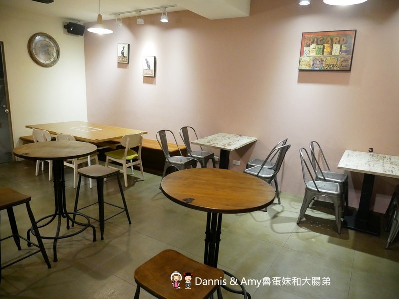 《新竹龍山社區早餐》米樂晨食館-竹科店。不只賣早餐、早午餐。晚上還有平價牛排新選擇︱COSTCO好市多附近（影片）