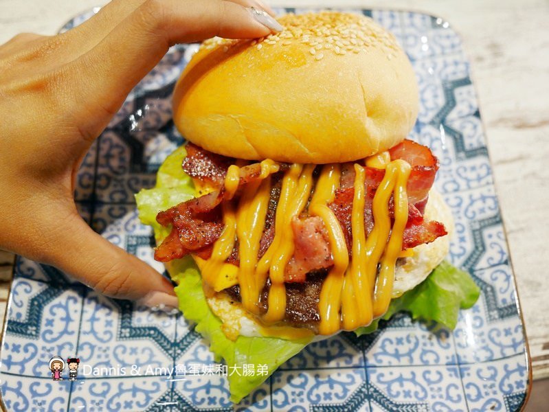 《新竹龍山社區早餐》米樂晨食館-竹科店。不只賣早餐、早午餐。晚上還有平價牛排新選擇︱COSTCO好市多附近（影片）