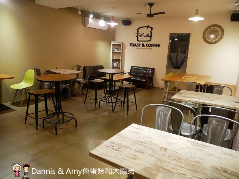 《新竹龍山社區早餐》米樂晨食館-竹科店。不只賣早餐、早午餐。晚上還有平價牛排新選擇︱COSTCO好市多附近（影片）