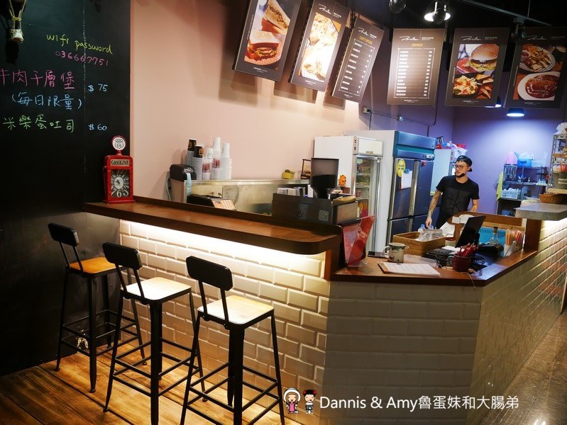 《新竹龍山社區早餐》米樂晨食館-竹科店。不只賣早餐、早午餐。晚上還有平價牛排新選擇︱COSTCO好市多附近（影片）